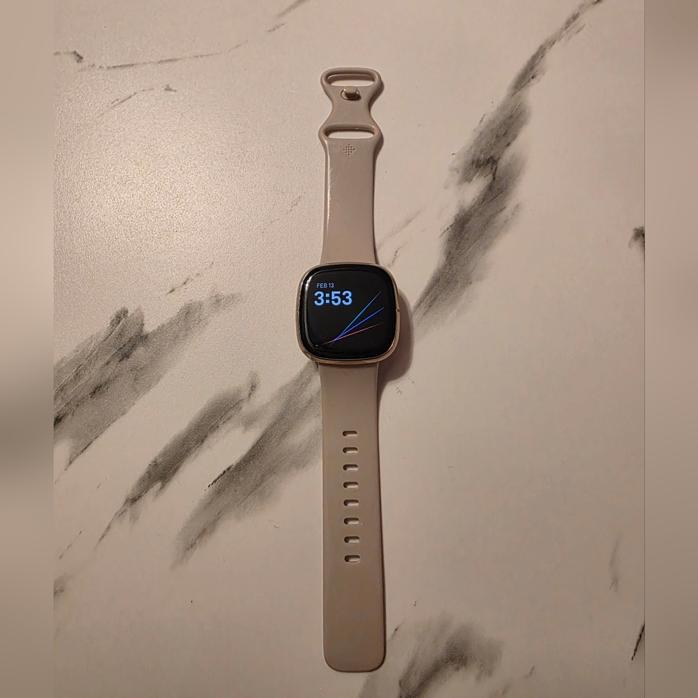 Elegant Cream Smartwatch with Advanced Features